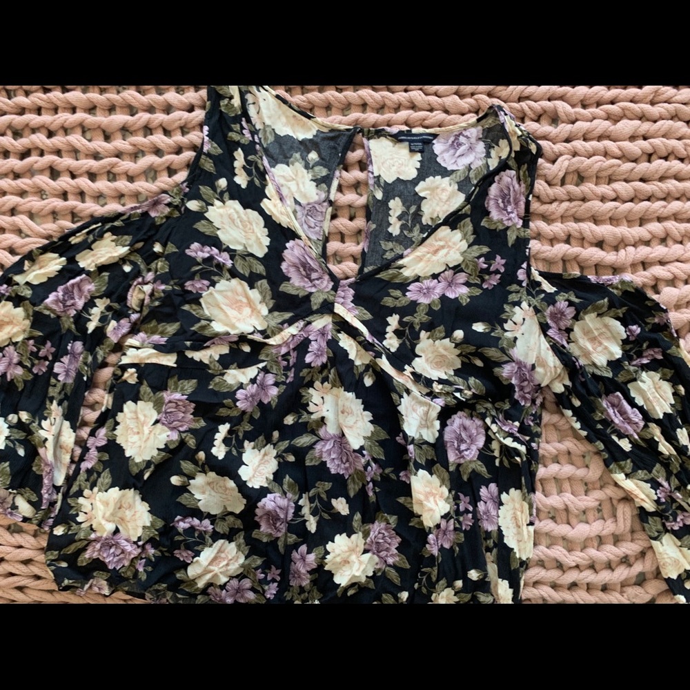 Cold shoulder American Eagle blouse